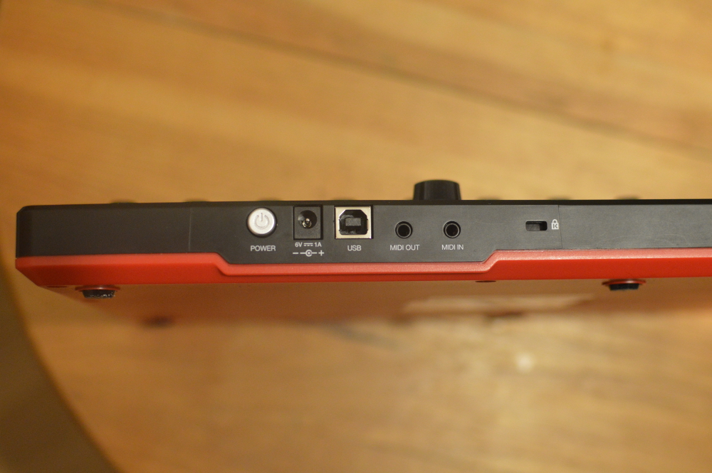 Akai MPD232 : tranche arri&egrave;re