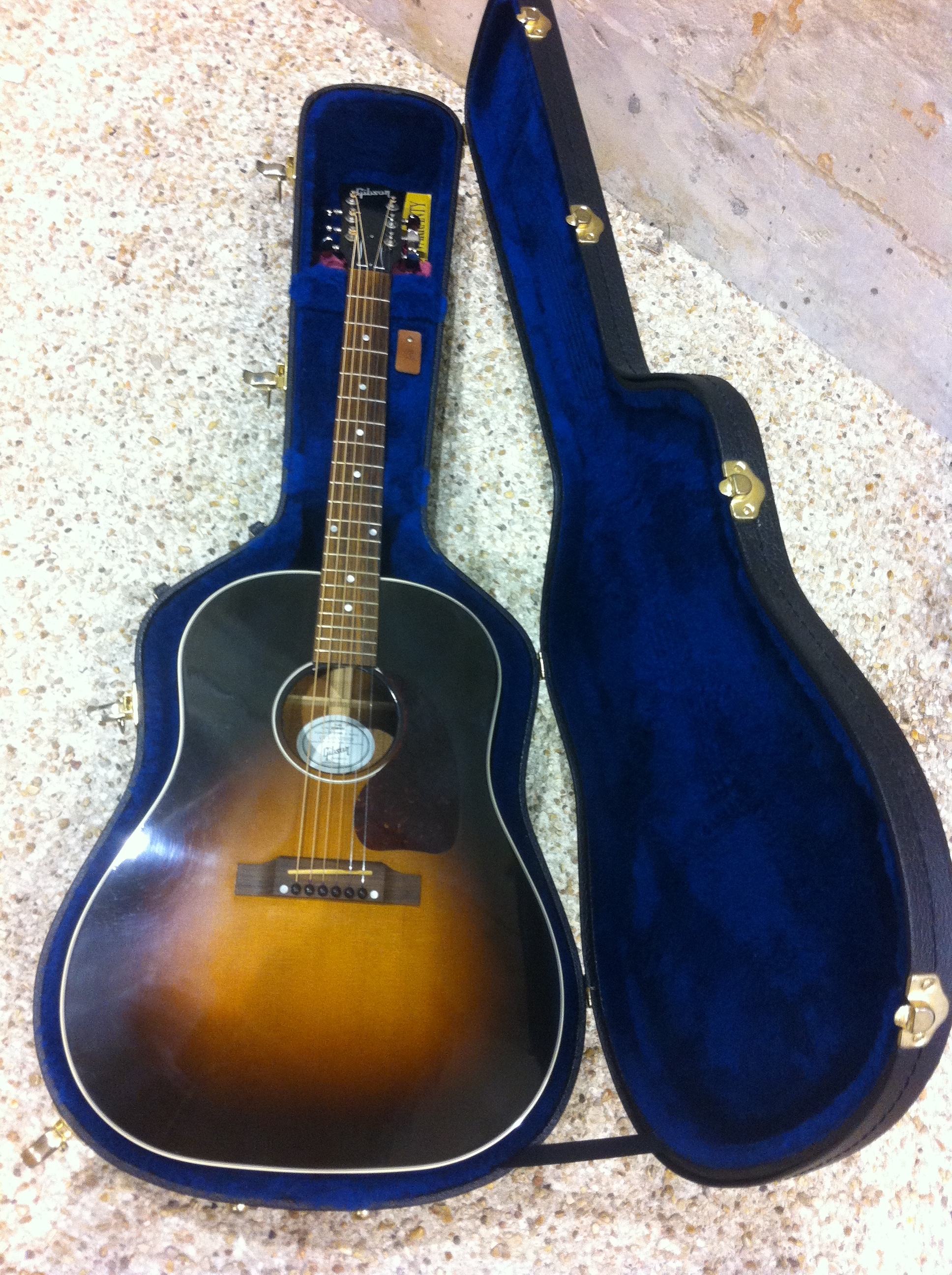 Gibson J-45 Standard (2011)