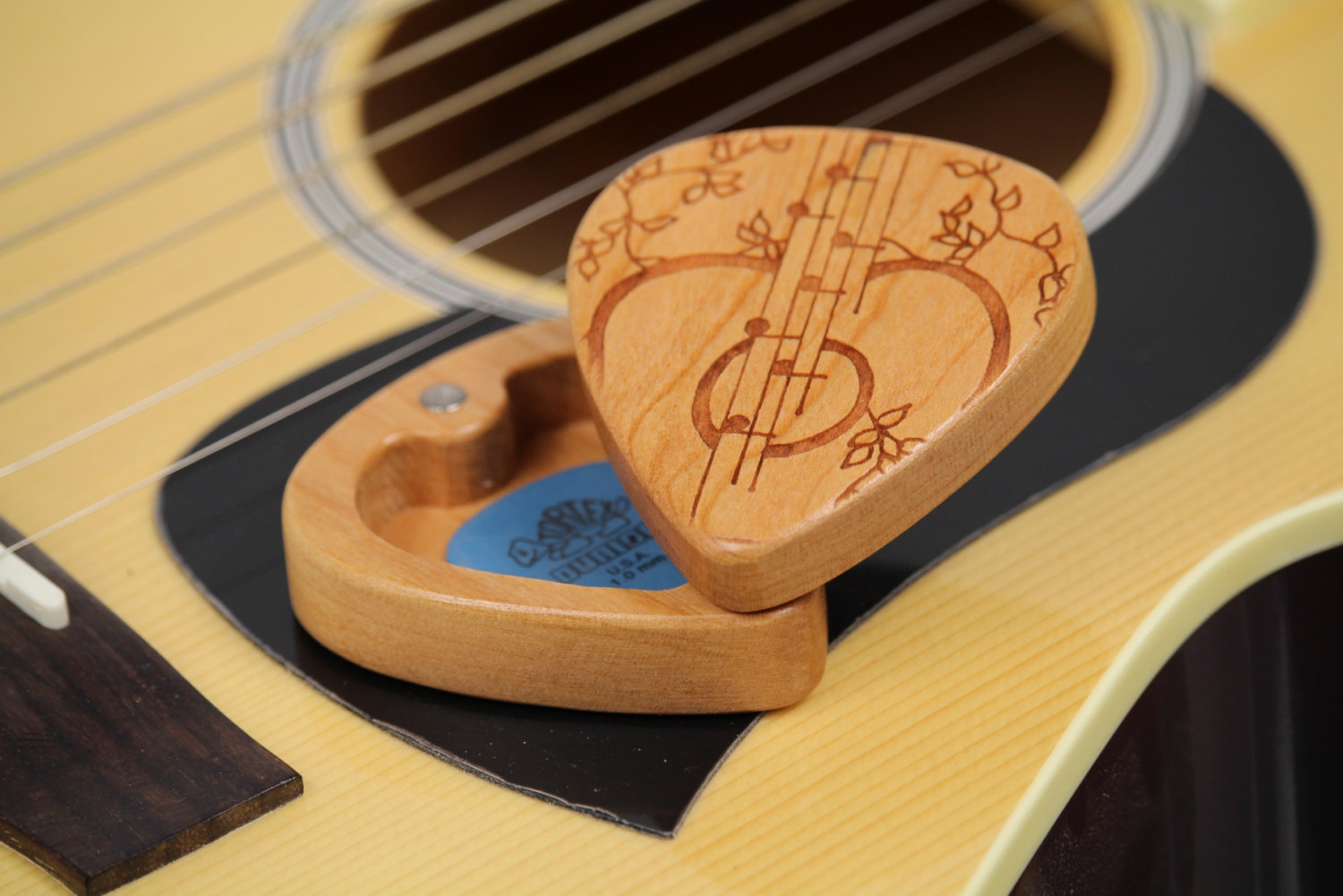 Masterpiece Guitar Pick Box : Masterpiece Guitar Pick Box (Article)