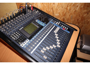 Yamaha 01V96 + carte MY8 AT (3)
