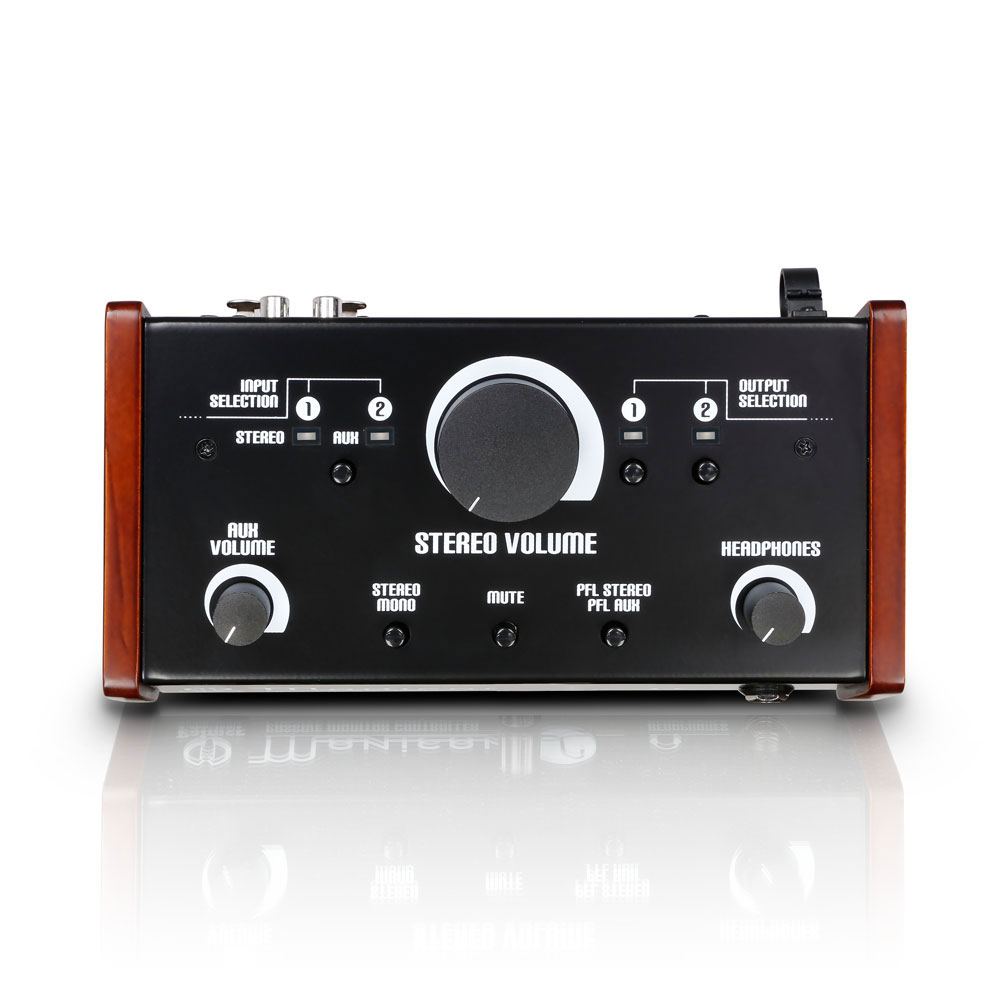 Palmer Monicon L : ADAM+HALL+PMONICONL 3.JPG