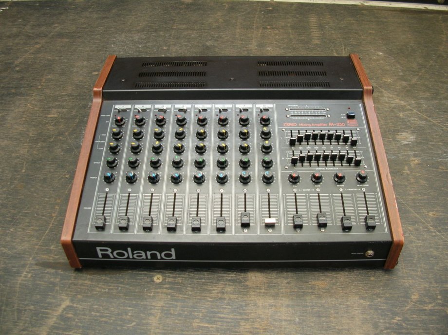 Roland PA-250