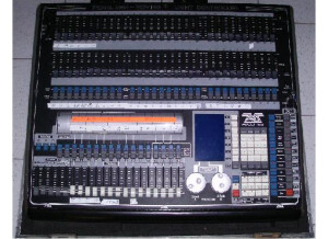 Avolites Pearl 2004 (40188)