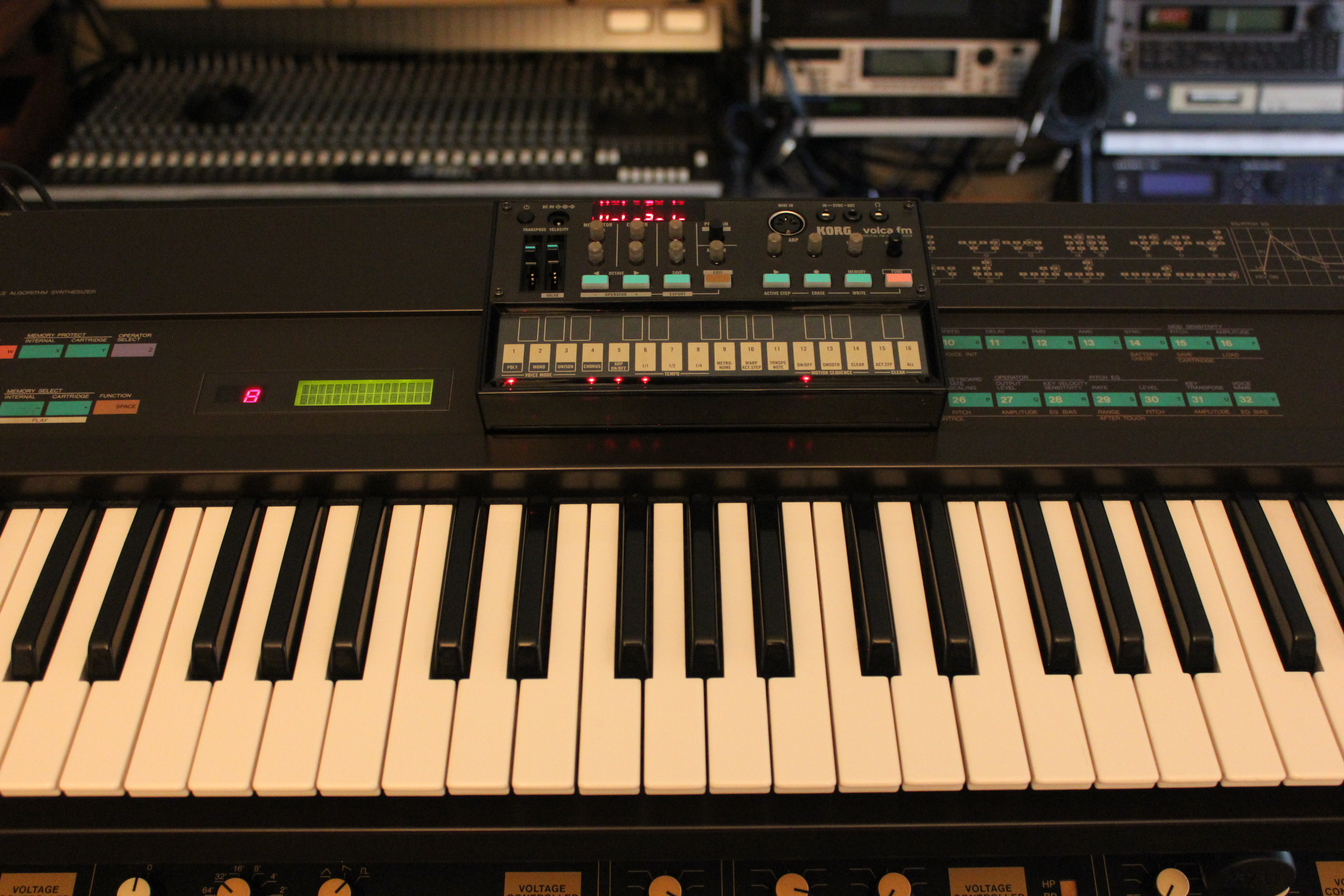 Korg Volca FM : Volca FM 2tof 009.JPG