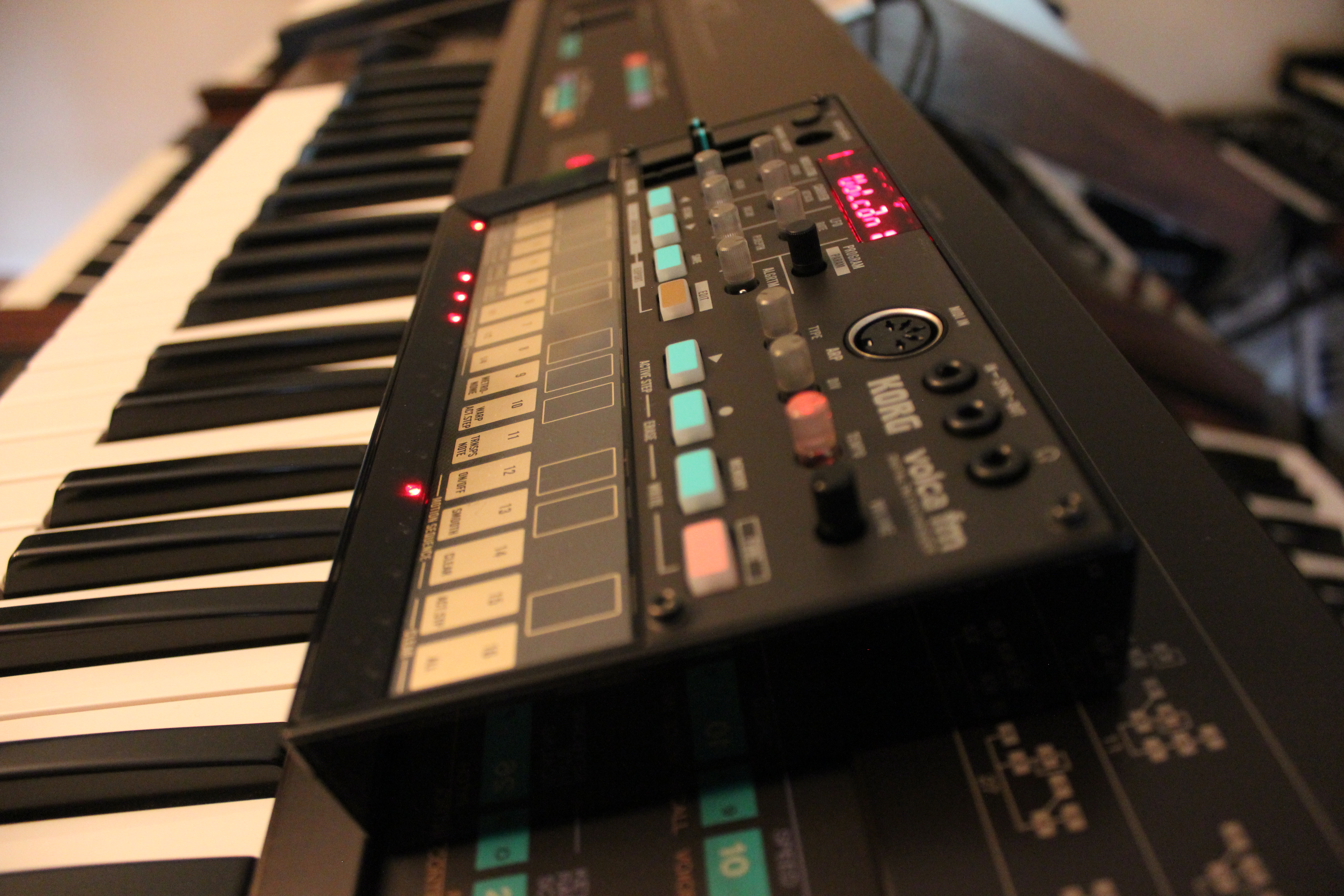Korg Volca FM : Volca FM 2tof 012.JPG