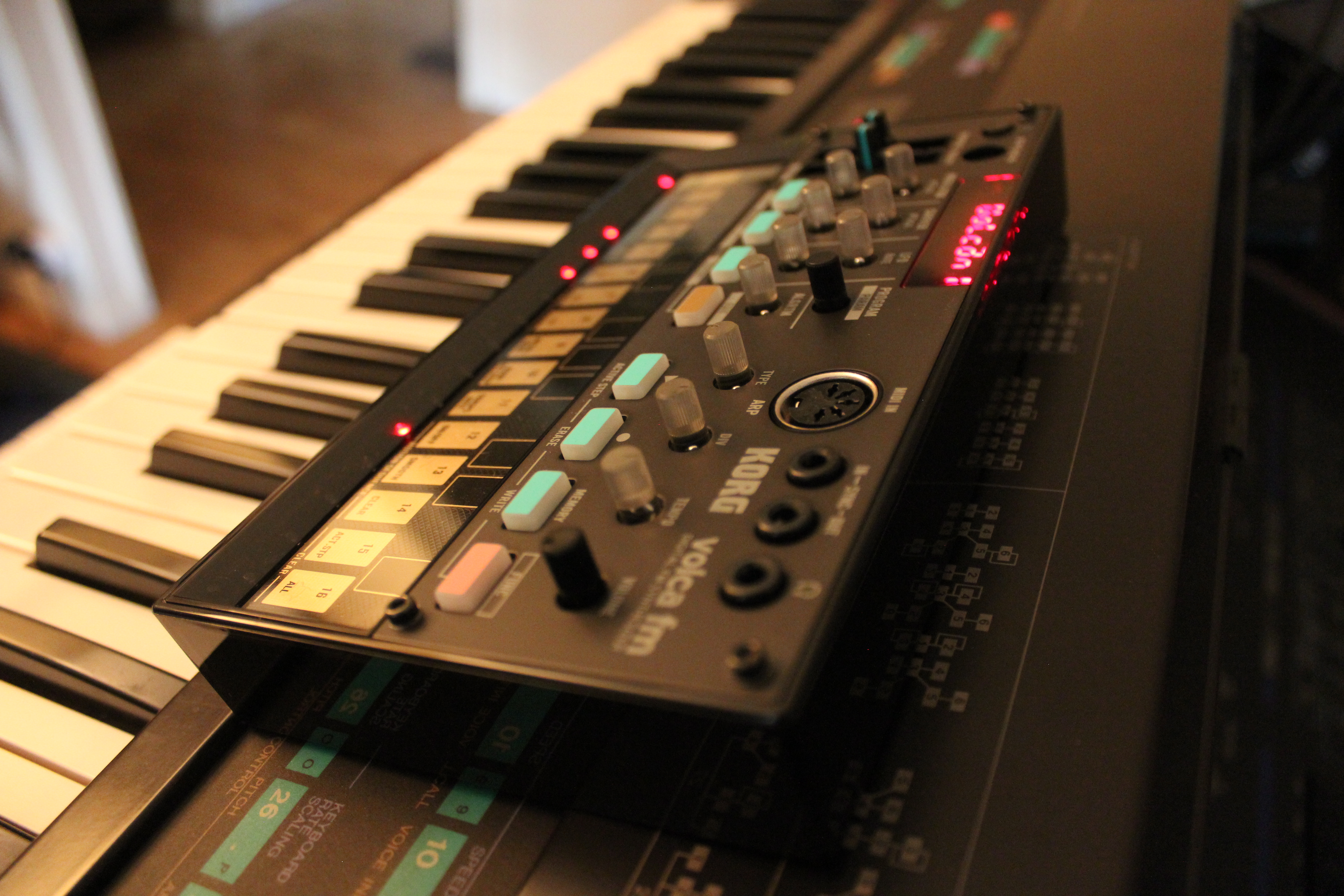 Korg Volca FM : Volca FM 2tof 013.JPG