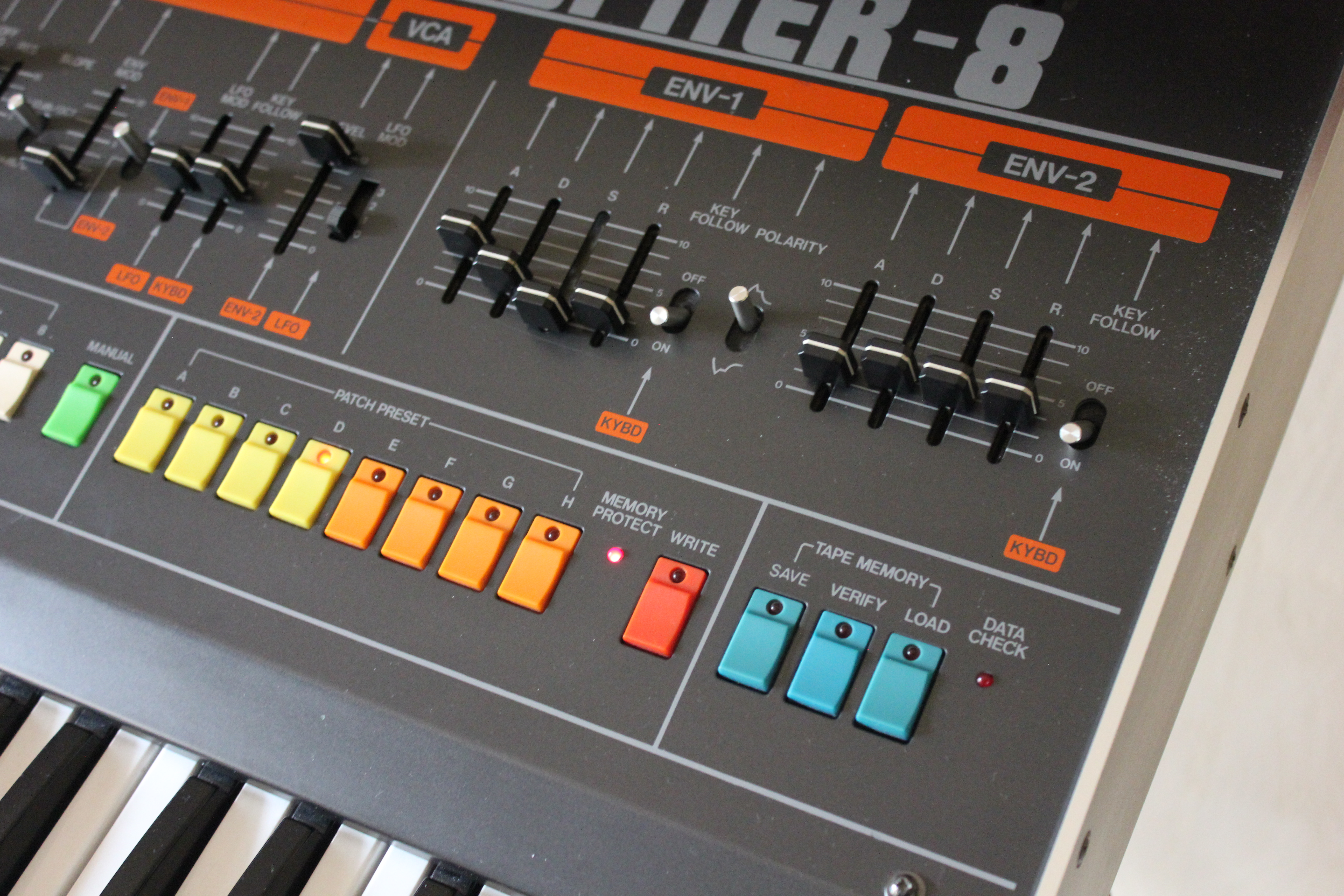 Roland Jupiter-8 : JP 8004.JPG