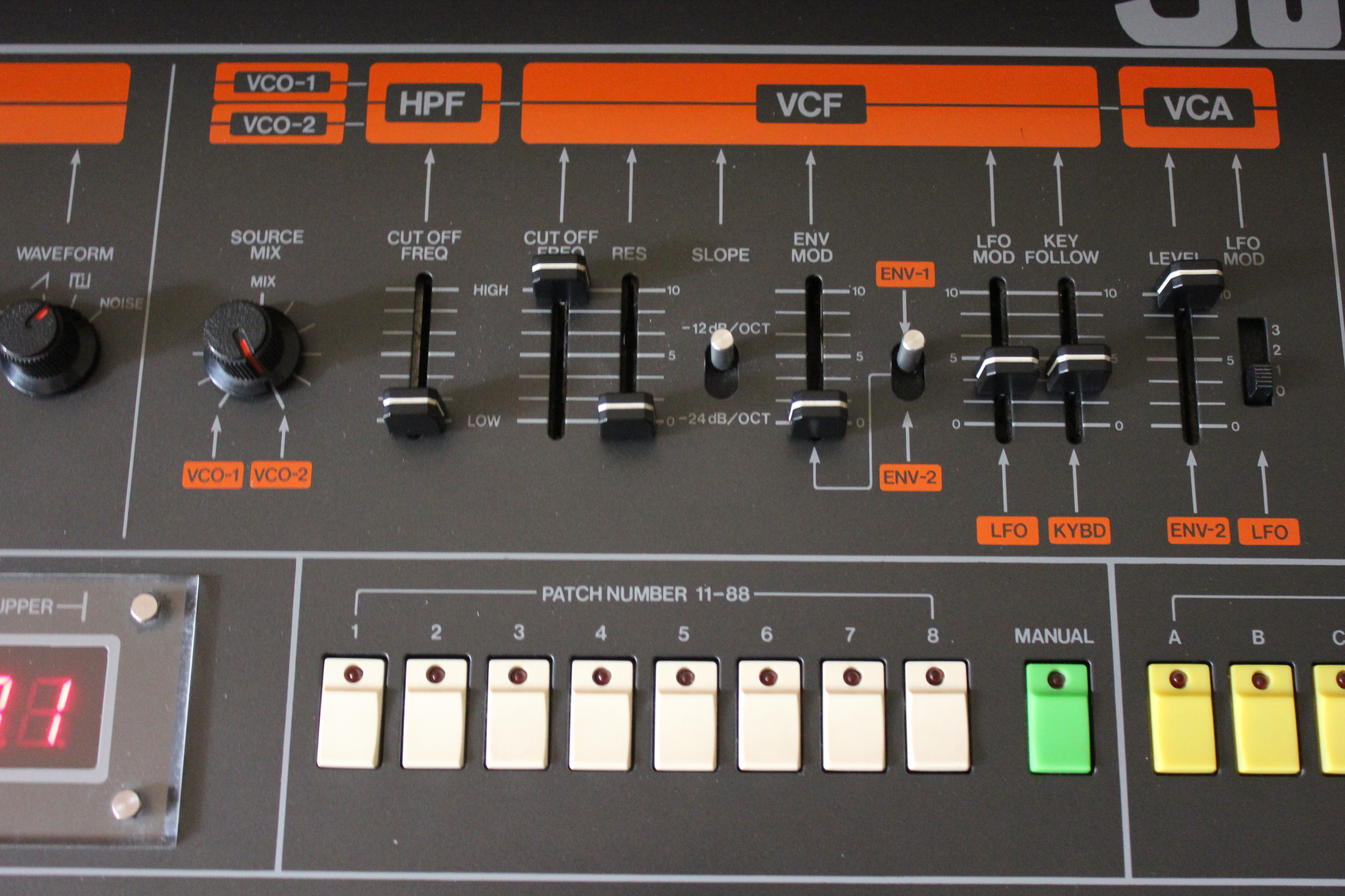 Roland Jupiter-8 : JP 8011.JPG