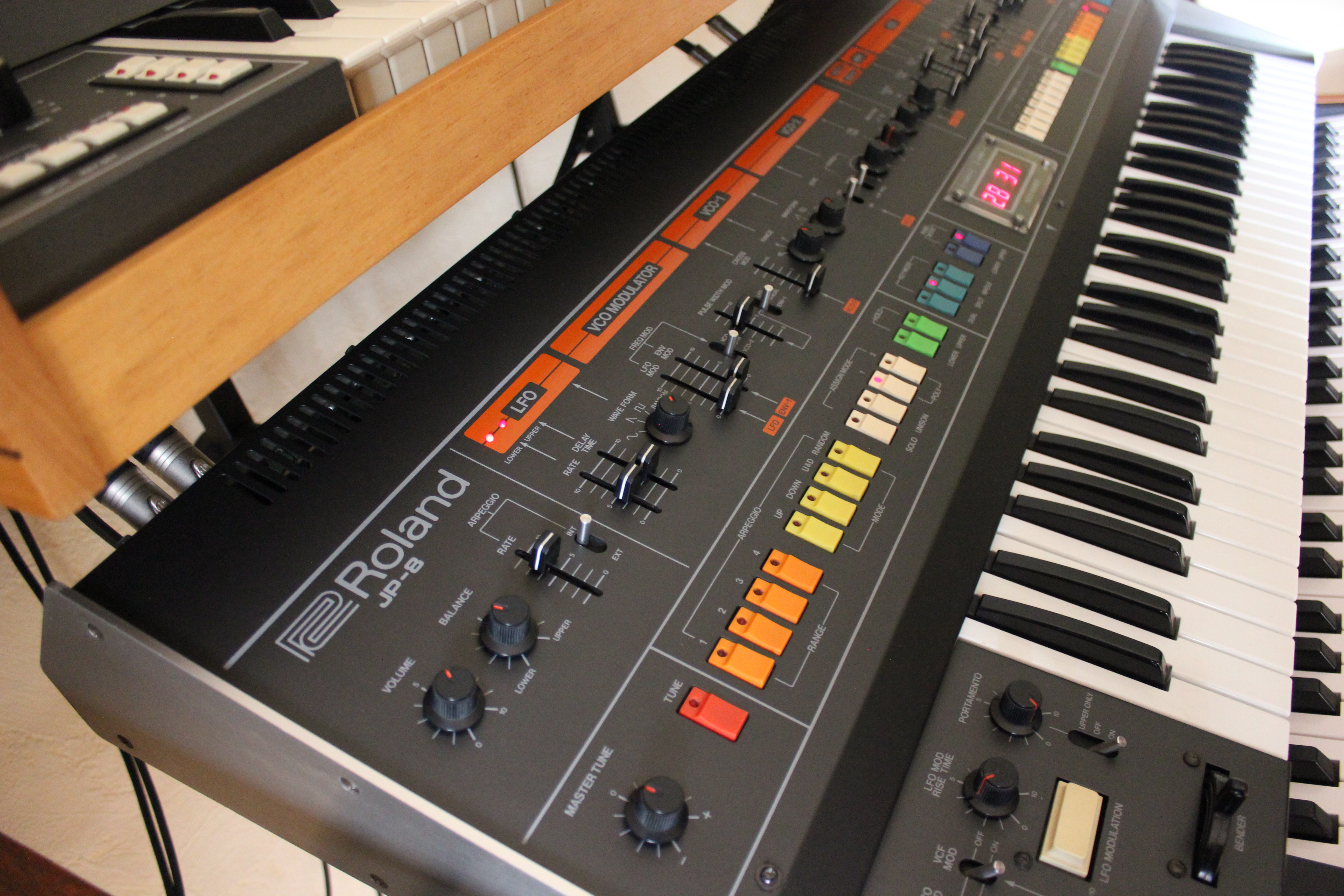 Roland Jupiter-8 : JP 8013.JPG