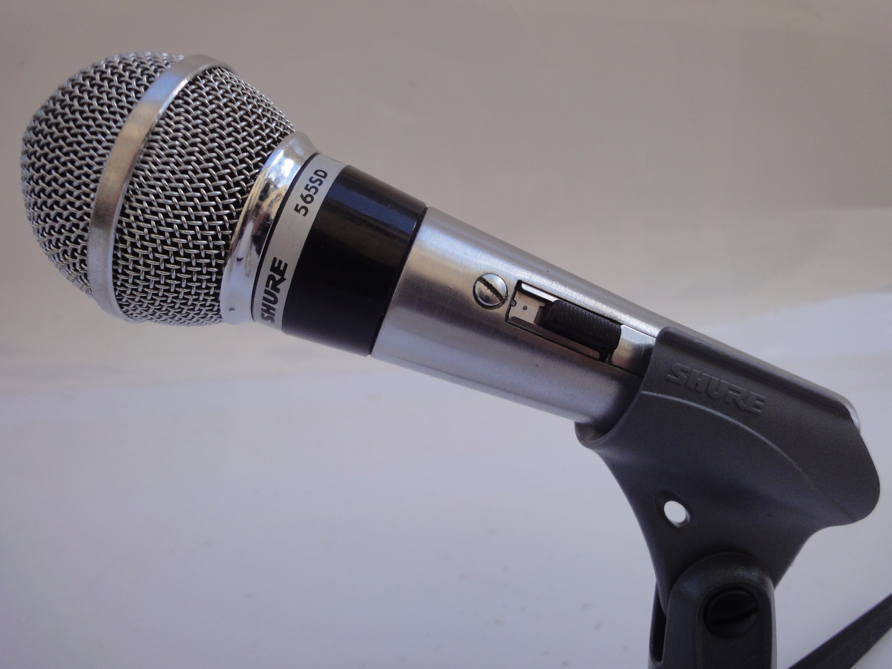MICROPHONE des ANNEES 70. SHURE 565 SD. Le Top à cette époque