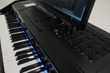 KAMI close 3 KAMI close 3