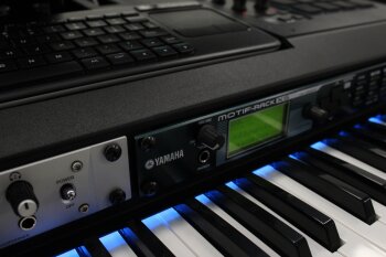 KAMI close 4 KAMI close 4