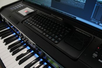 KAMI close 8 KAMI close 8