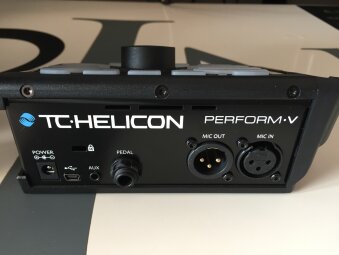 TC-Helicon Perform-V : Back TC-Helicon Perform-V : Back