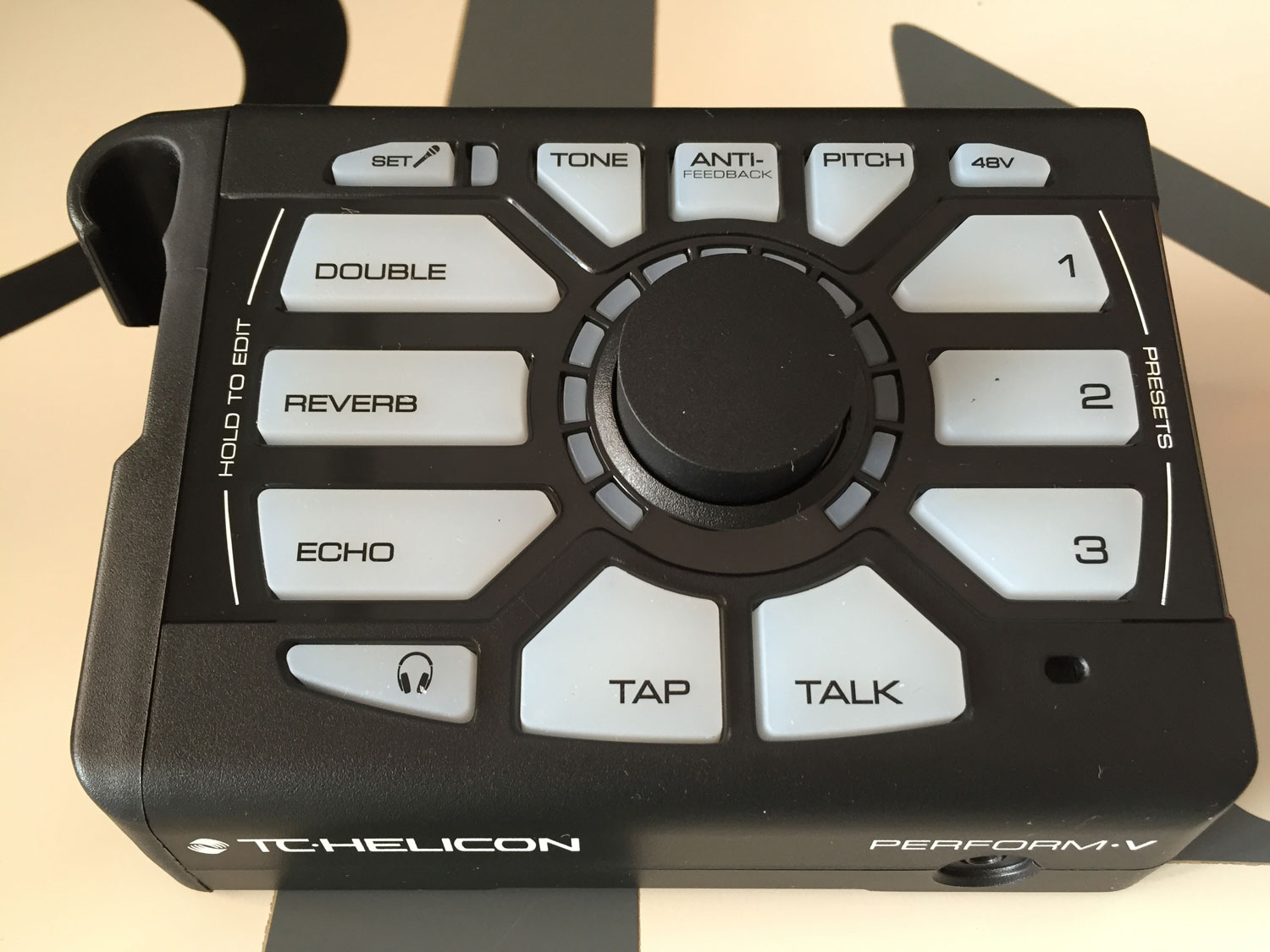 TC-Helicon Perform-V : Off