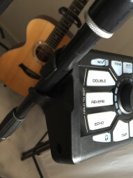 TC-Helicon Perform-V : On Mic Stand TC-Helicon Perform-V : On Mic Stand