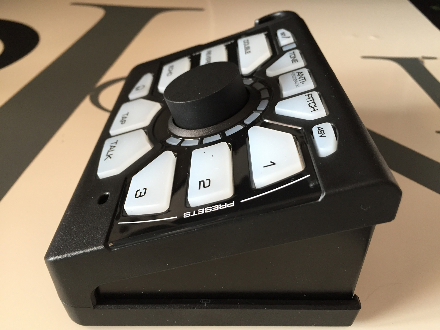 TC-Helicon Perform-V : Right Persp 2