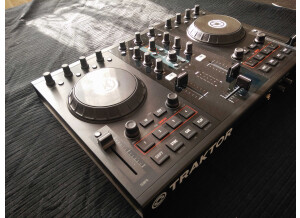 Native Instruments Traktor Kontrol S2 (62373)