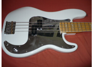 Squier Chris Aiken Precision Bass