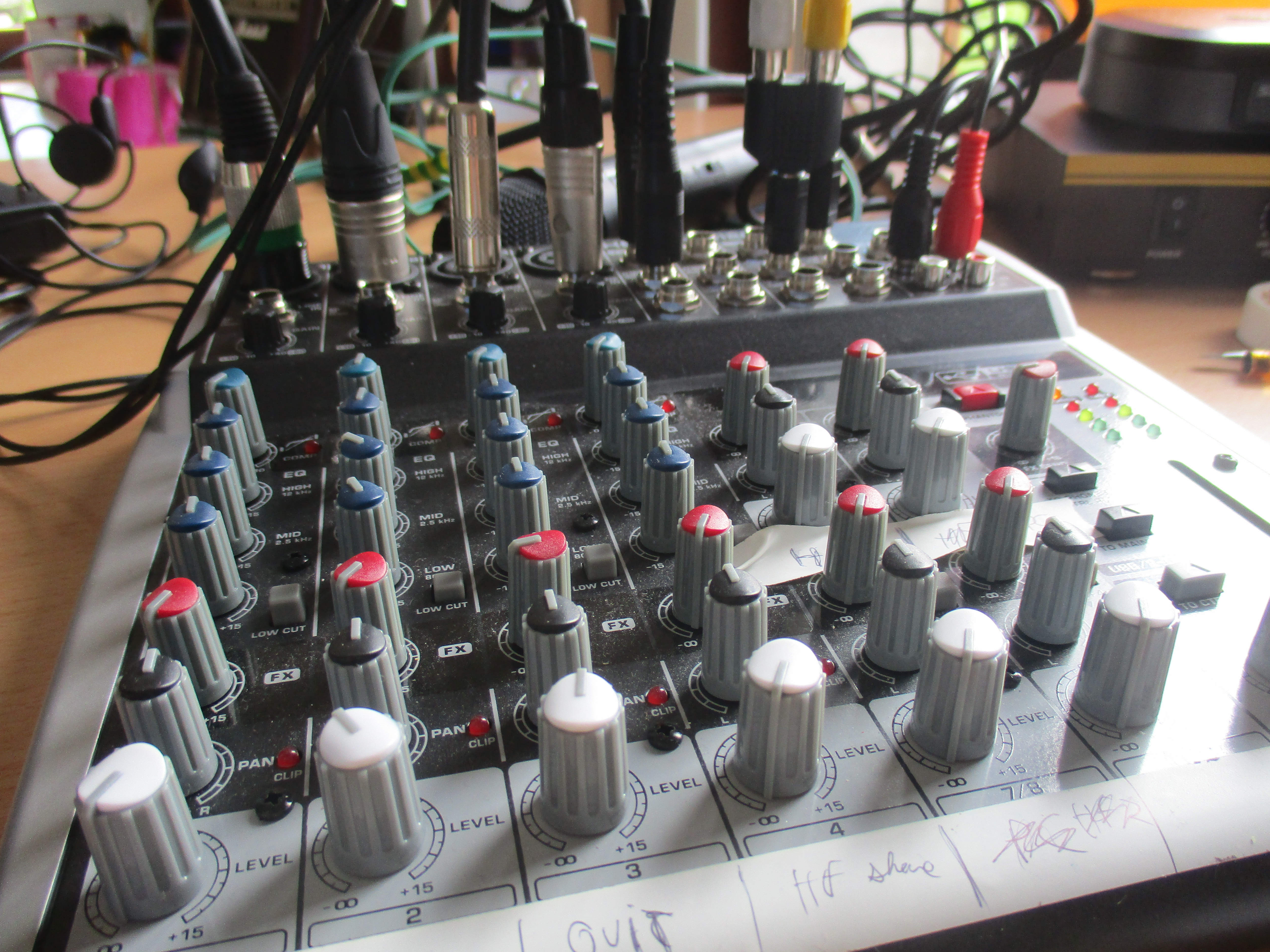 Behringer Xenyx QX1202USB