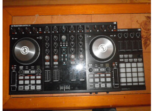 Native Instruments Traktor Kontrol F1 (4263)