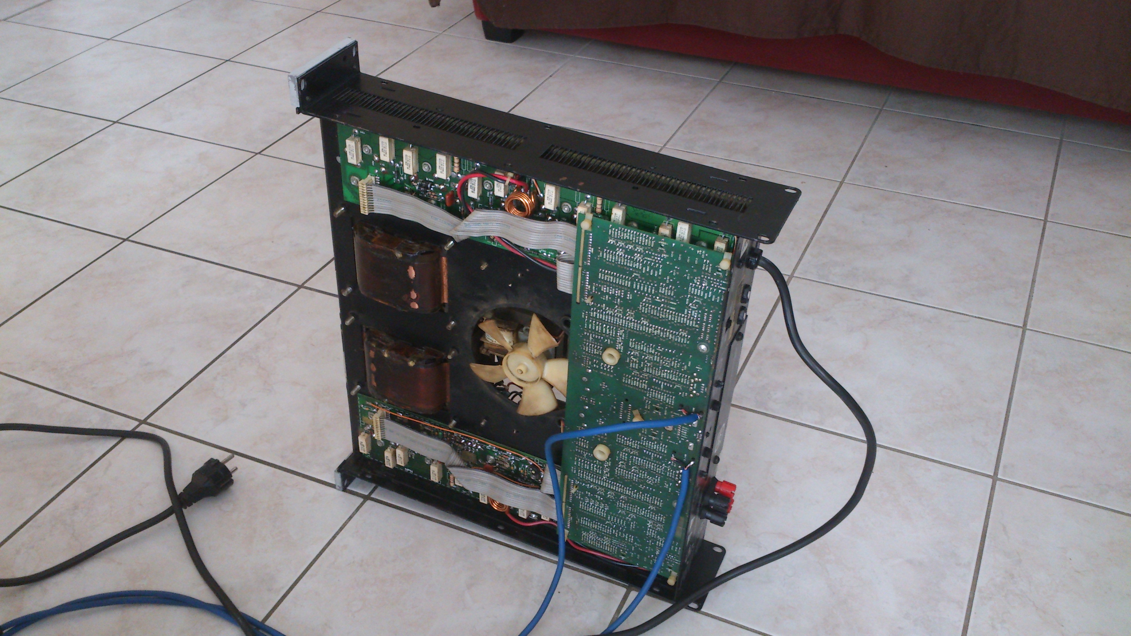 Crown Macro-Tech 2400