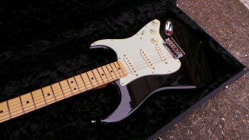 Fender The Edge Strat : Photos The Edge Strat 5 Fender The Edge Strat : Photos The Edge Strat 5