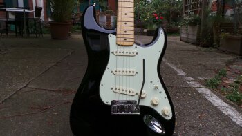 Fender The Edge Strat : Photos The Edge Strat 7 Fender The Edge Strat : Photos The Edge Strat 7
