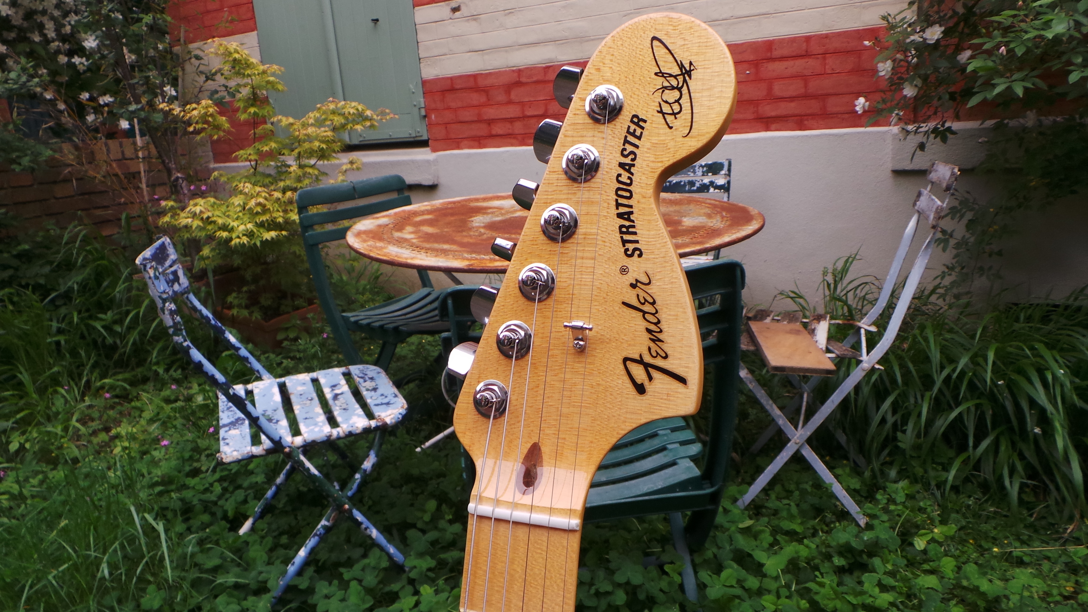 Fender The Edge Strat : Photos The Edge Strat 8