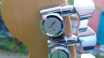 Fender The Edge Strat : Photos The Edge Strat 9 Fender The Edge Strat : Photos The Edge Strat 9