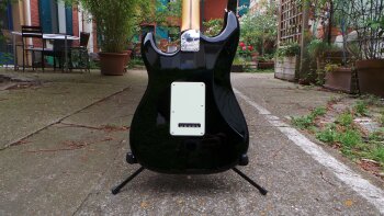 Fender The Edge Strat : Photos The Edge Strat 15 Fender The Edge Strat : Photos The Edge Strat 15