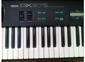 Yamaha DX27S