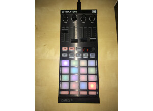 Native Instruments Traktor Kontrol F1 (2068)