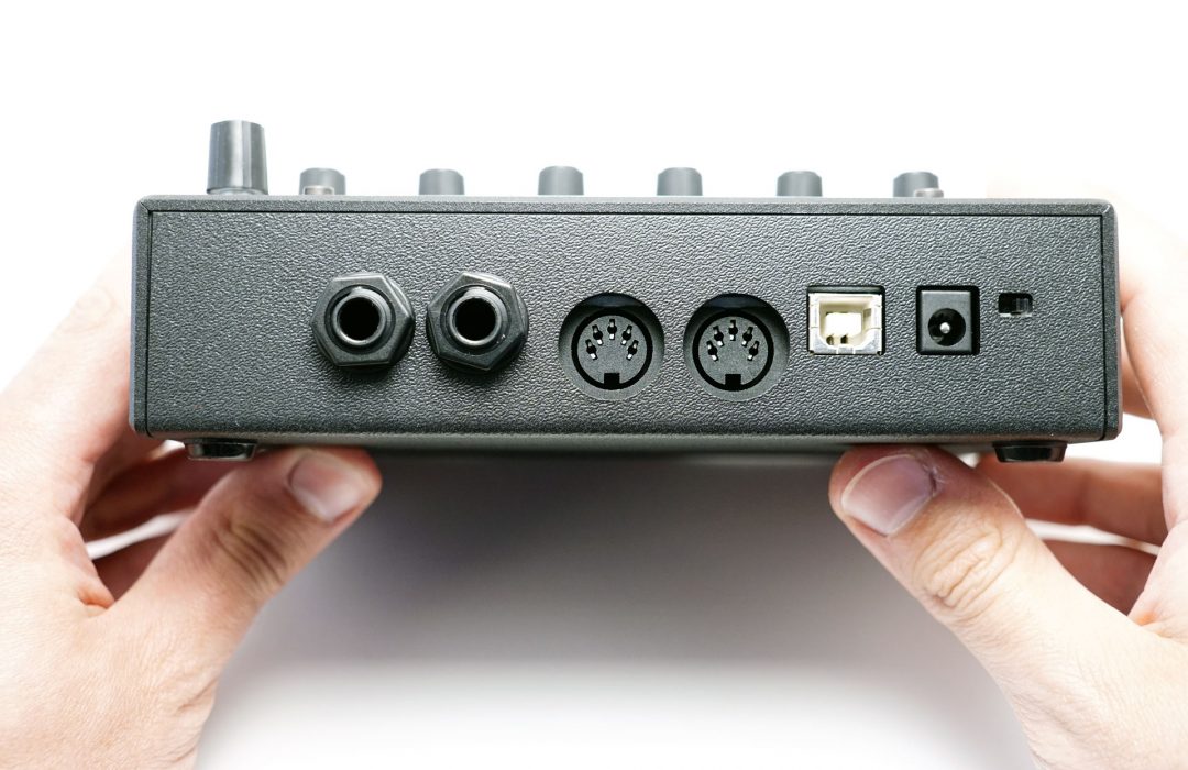 audiothingies micromonsta rear 1080x700