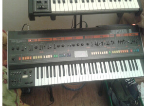 Roland Jupiter-8 (85136)