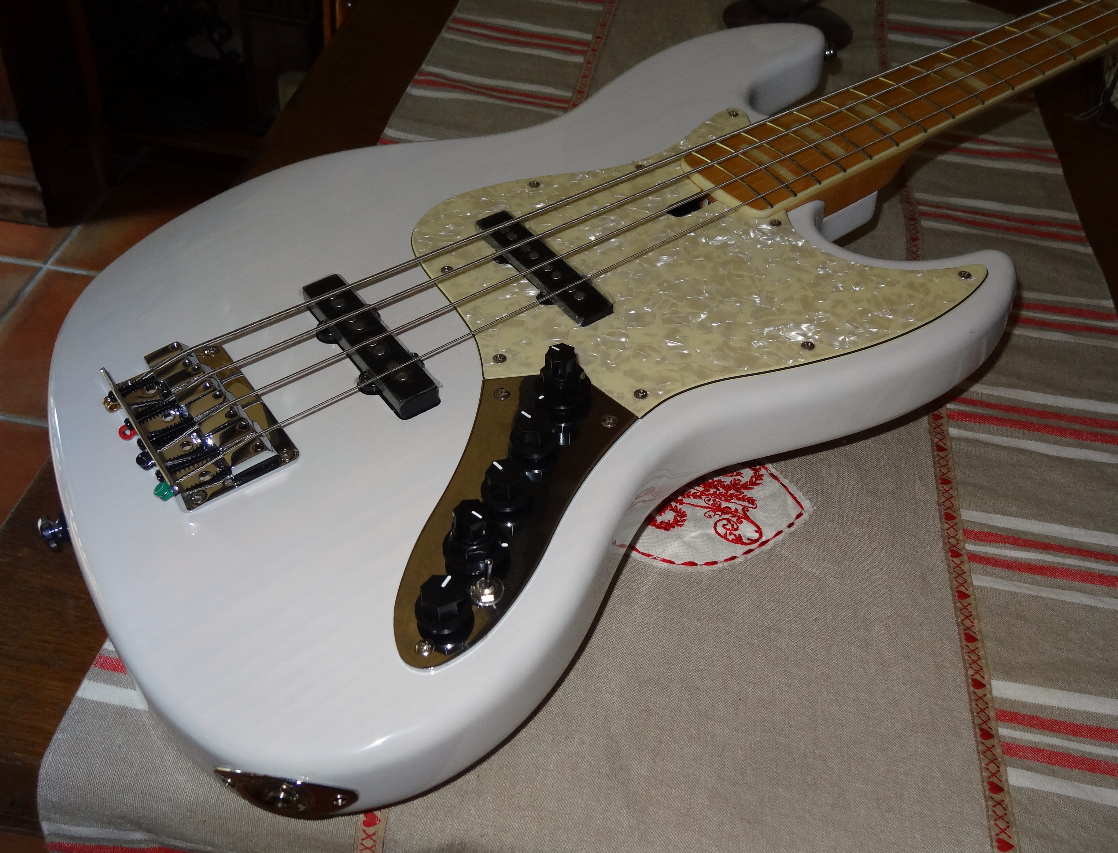 Sire Marcus Miller V7 Ash 4ST