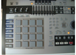 Roland MV-8800 (64000)