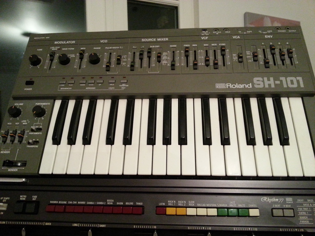 Roland SH-101