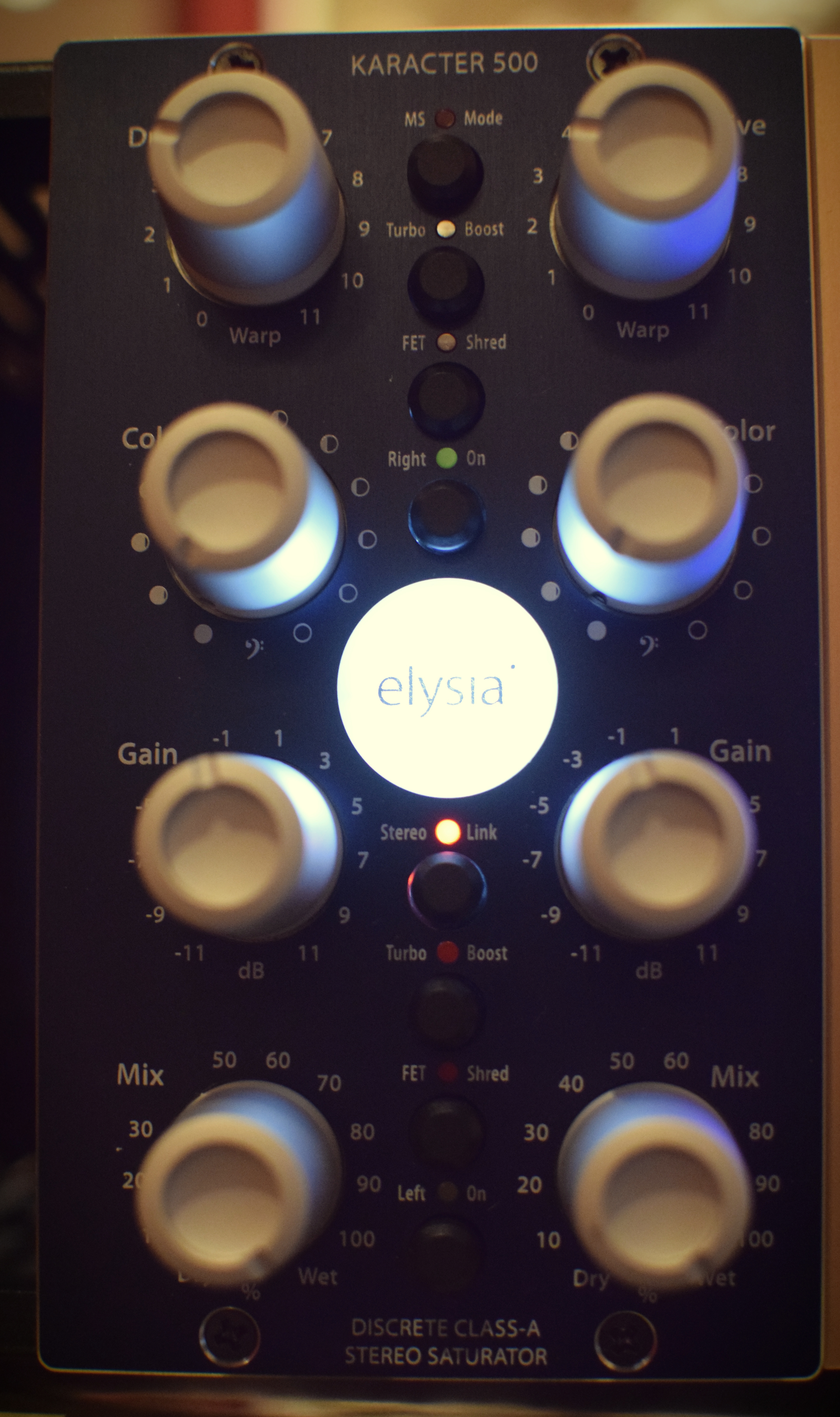 Elysia Karacter 500 : Karacter 3 lights up