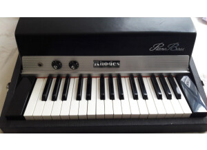 Rhodes PianoBass (52643)