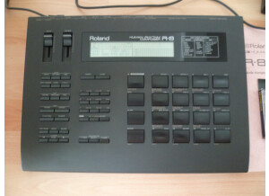Roland R-8 (88906)