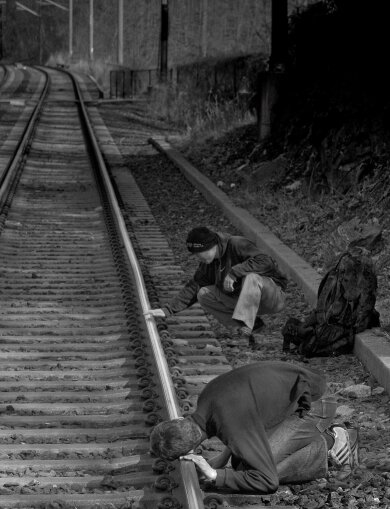 Anne, ma soeur Anne, n'entends tu rien venir ? Anne, ma soeur Anne, n'entends tu rien venir ?