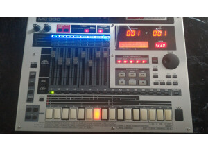 Roland MC-808 (87917)