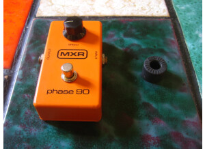 MXR phase 90 script logo 1975