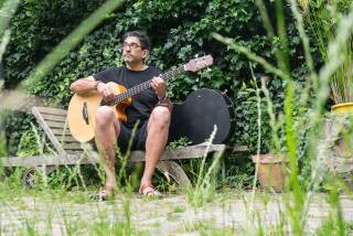 Takamine EG512C