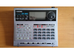 DR 880