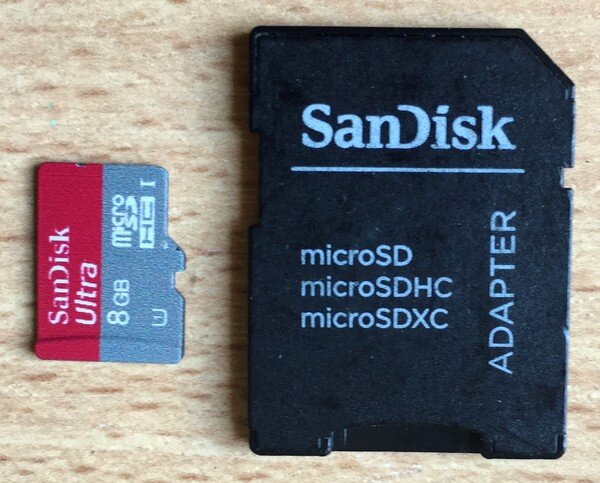 03 Carte microSDHC + Adaptateur 03 Carte microSDHC + Adaptateur