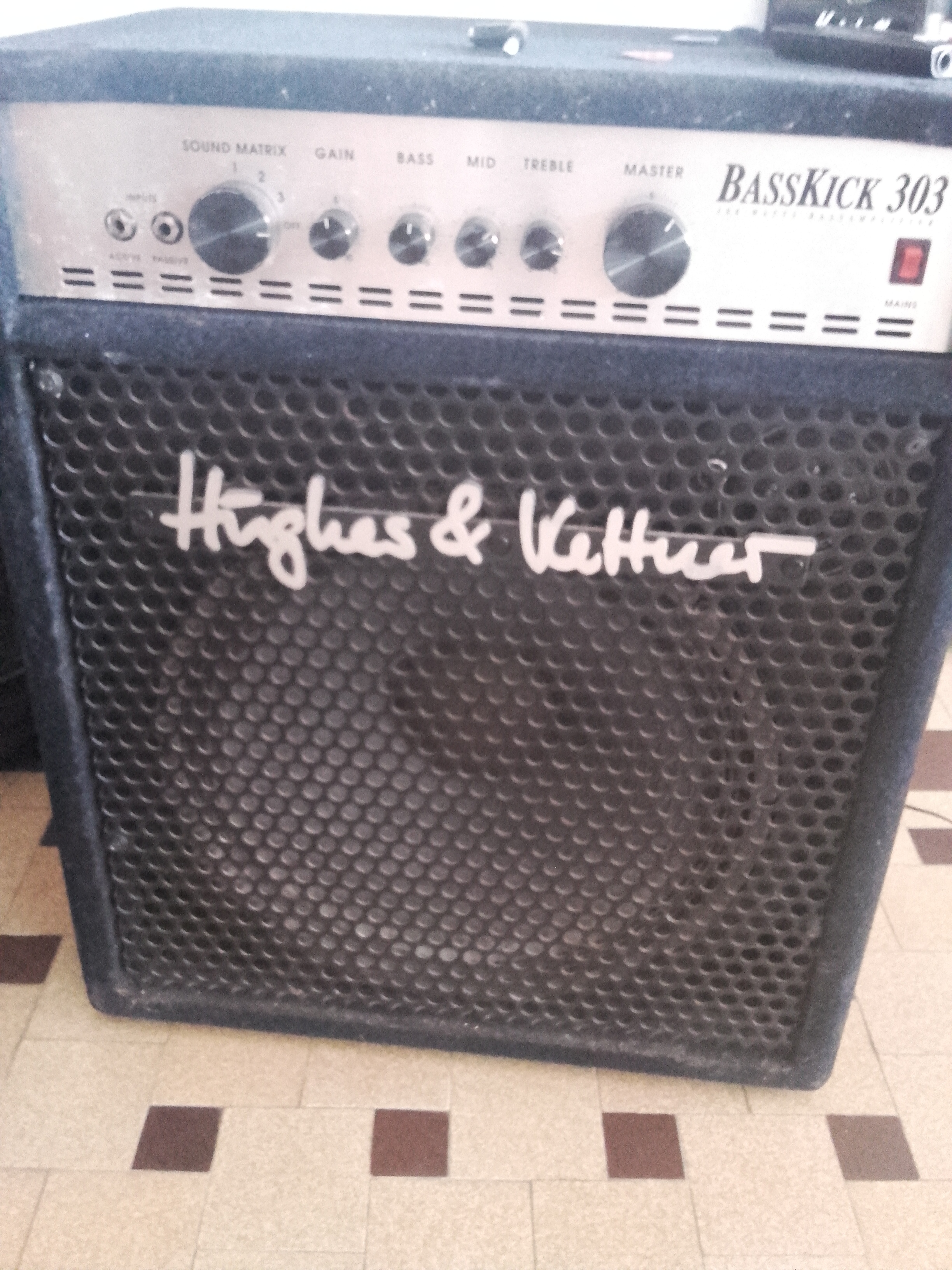 Hughes & Kettner BassKick 303