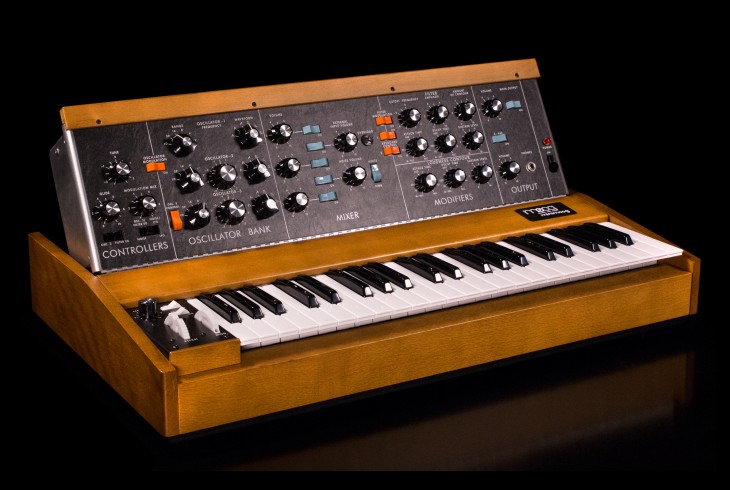 Minimoog Model D angle