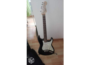 Squier Stop Dreaming, Start Playing Set: Affinity Strat Special with Fender Frontman 15G (51150)